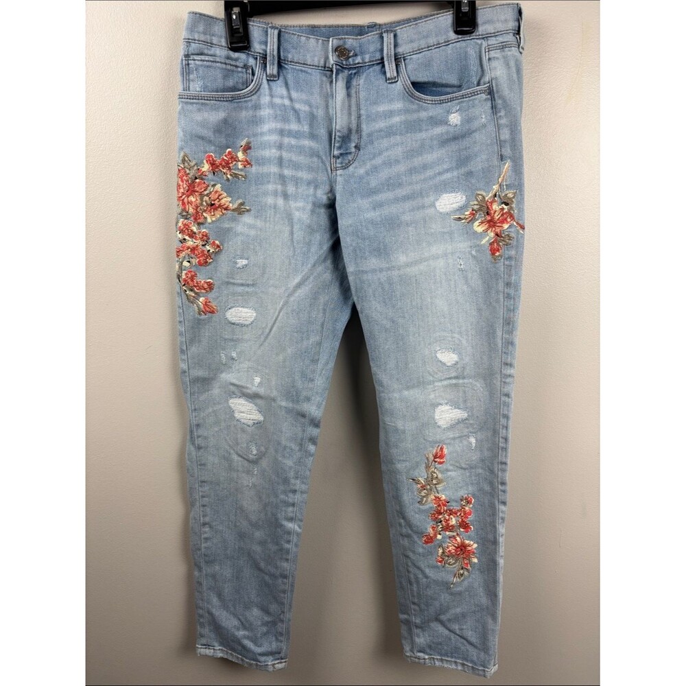 White House Black Market Light Blue Embroidered Floral distressed Jeans